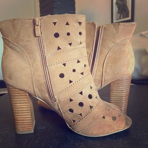 Cognac cut out peep toe heel